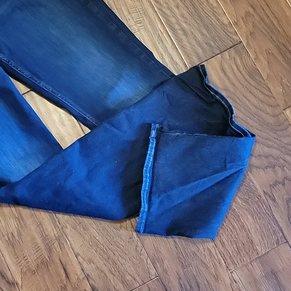 Silver Jeans - Picture 3 of 9